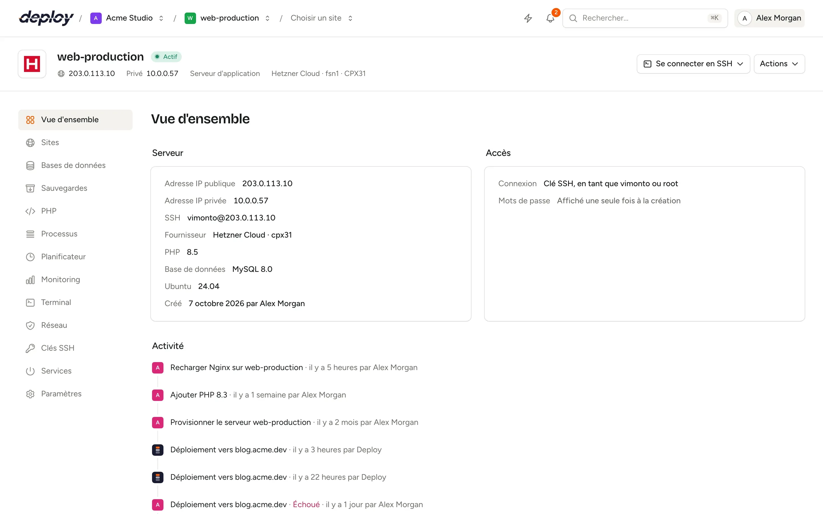 La vue d’ensemble d’un serveur dans Vimonto Deploy avec ses adresses IP, la connexion SSH, le fournisseur, les versions de PHP et MySQL et une chronologie de l’activité récente